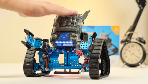 Play STEM with AI.jpg__PID:550ea689-c99f-44f1-8bf4-1e5d0ef0a752